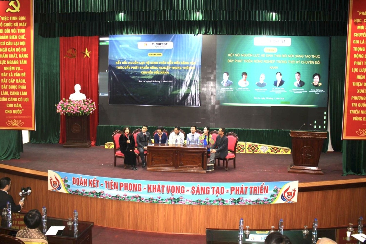 Tọa đàm “Kết nối nguồn lực hệ sinh thái đổi mới sáng tạo thúc đẩy phát triển nông nghiệp trong thời kỳ chuyển đổi xanh”. Ảnh: Chu Khôi.