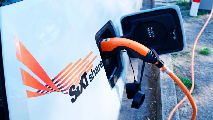 <i>Một số nguồn tin cho hay đề xuất về hạn ngạch cho các doanh nghiệp lớn mua chủ yếu là xe điện dự kiến sẽ được EU đưa ra cùng lúc với kế hoạch nới lỏng lệnh cấm động cơ đốt trong năm 2035 vào ngày 10 tháng 12.</i>