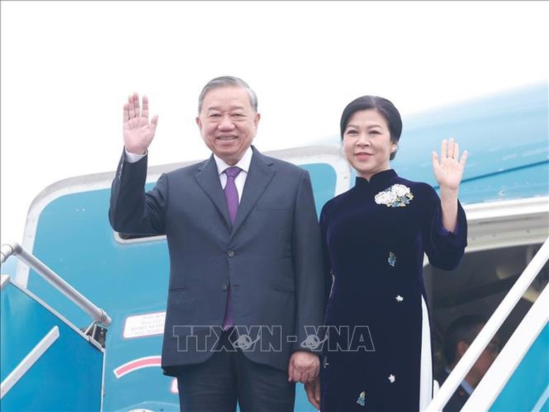 Tổng Bí thư Tô Lâm và Phu nhân lên đường thăm cấp Nhà nước tới Lào. Ảnh: TTXVN