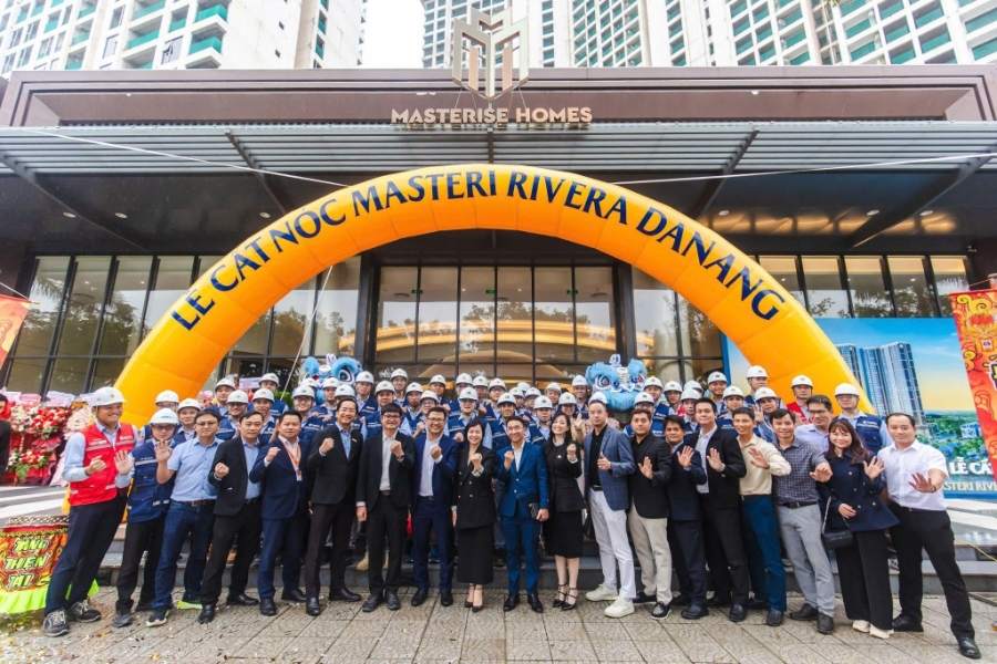 Lễ cất nóc dự án Masteri Rivera Danang đánh dấu cột mốc quan trọng trên hành trình kiến tạo chuẩn sống quốc tế tại thành phố đáng sống.