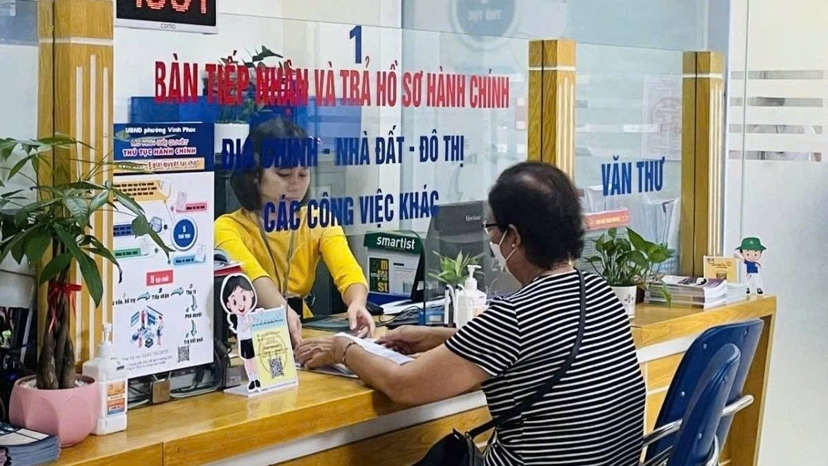 Hà Nội vừa ban hành công điện triển khai Nghị quyết số 66.7/2025/NQ-CP ngày 15/11/2025 của Chính phủ về cắt giảm, đơn giản hóa thủ tục hành chính dựa trên dữ liệu