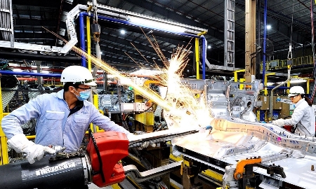 PMI tháng 11/2025 đạt 53,8 điểm, ngành sản xuất Việt Nam tăng trưởng vững vàng bất chấp bão lũ