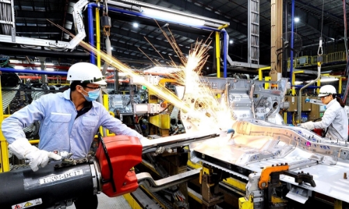 PMI tháng 11/2025 đạt 53,8 điểm, ngành sản xuất Việt Nam tăng trưởng vững vàng bất chấp bão lũ