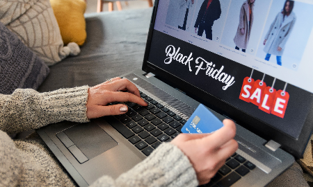 Các công cụ mua sắm tích hợp AI đã góp phần thúc đẩy làn sóng chi tiêu trực tuyến dịc Black Friday tại Mỹ.