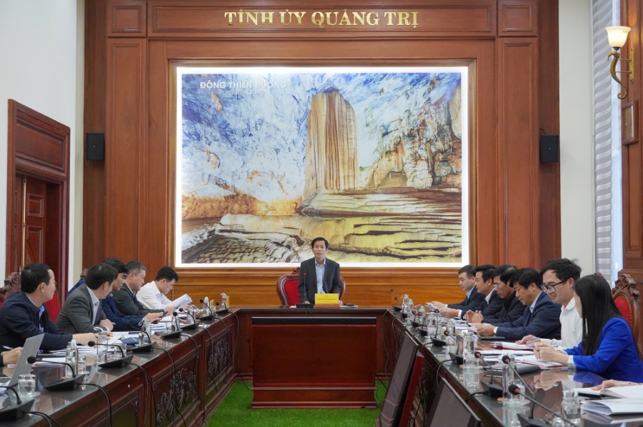 Bí thư Tỉnh ủy Quảng Trị Nguyễn Văn Phương chủ trì buổi làm việc với lãnh đạo UBND tỉnh và các sở, ngành, địa phương về tình hình triển khai dự án điện rác trên địa bàn tỉnh.