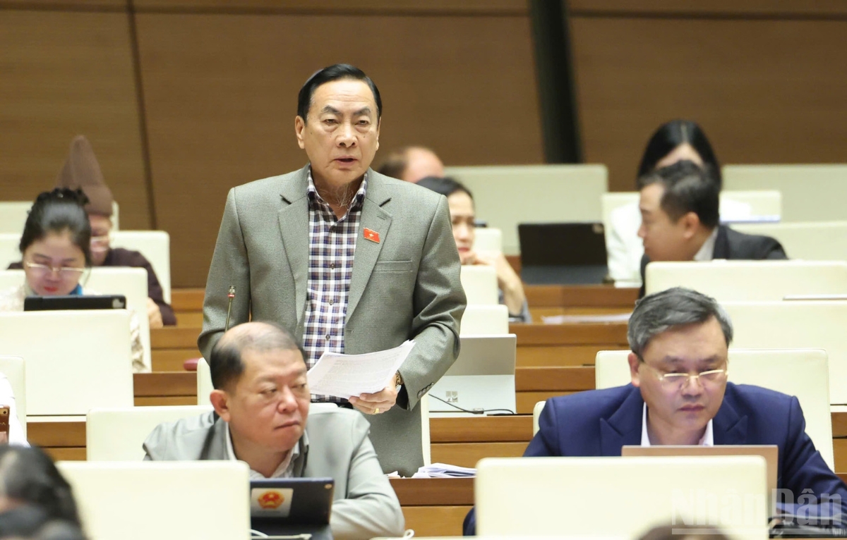 Đại biểu Phạm Văn Hòa phát biểu thảo luận. Ảnh:Duy Linh