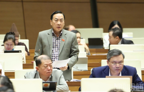 Đại biểu Phạm Văn Hòa phát biểu thảo luận. Ảnh:Duy Linh