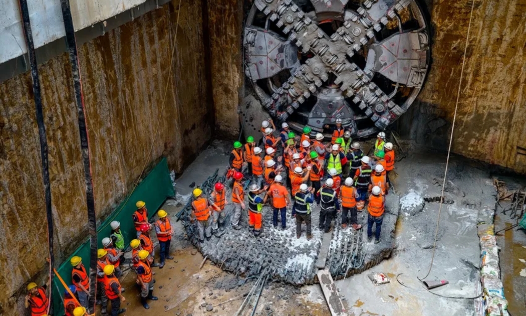 Máy đào hầm TBM số 1mang tên Thần Tốc đã chính thức về đích tại ga S12 (ga Hà Nội). Ảnh: MRB