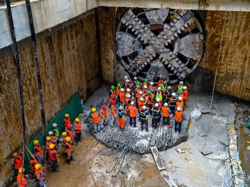 Máy đào hầm TBM số 1mang tên Thần Tốc đã chính thức về đích tại ga S12 (ga Hà Nội). Ảnh: MRB