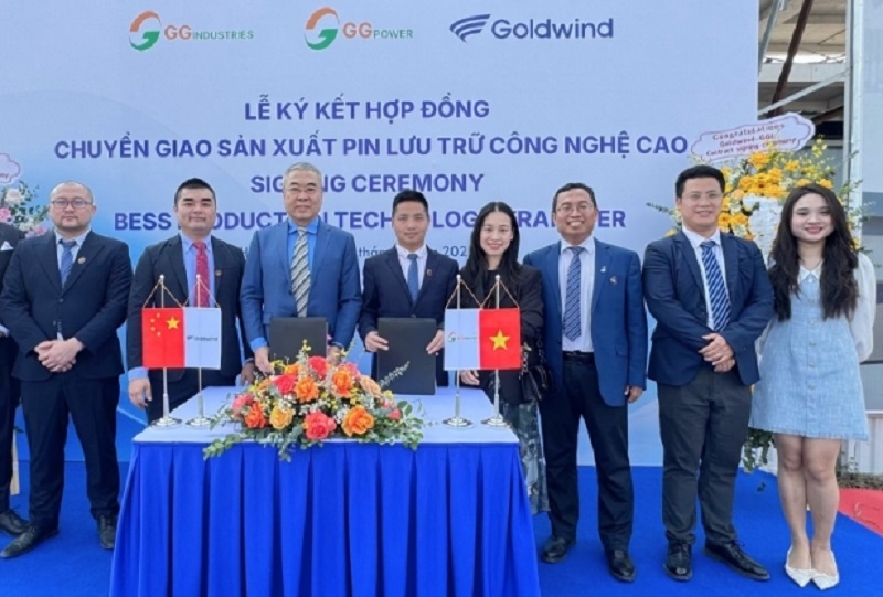 Lế ký kết hợp đồng nhận chuyển giao công nghệ sản xuất hệ thống pin lưu trữ năng lượng (BESS).