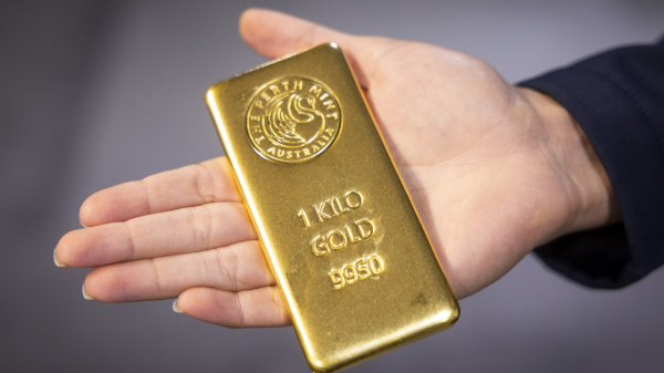 Giá vàng tăng mạnh sau khi Fed hạ lãi suất, giá bạc lập kỷ lục mới