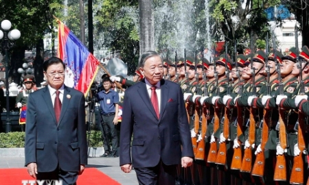 Lễ đón trọng thể Tổng Bí thư Tô Lâm và Phu nhân tại thủ đô Vientiane của Lào