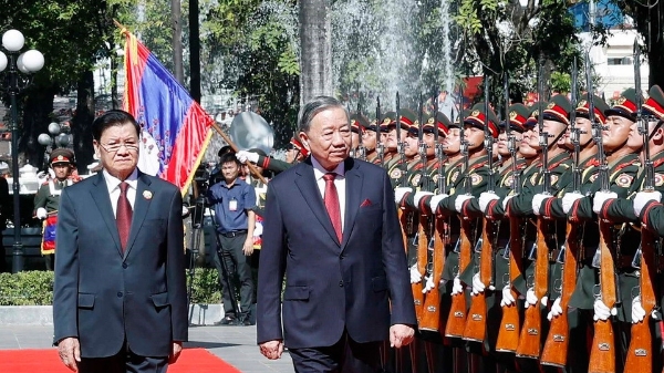 Lễ đón trọng thể Tổng Bí thư Tô Lâm và Phu nhân tại thủ đô Vientiane của Lào