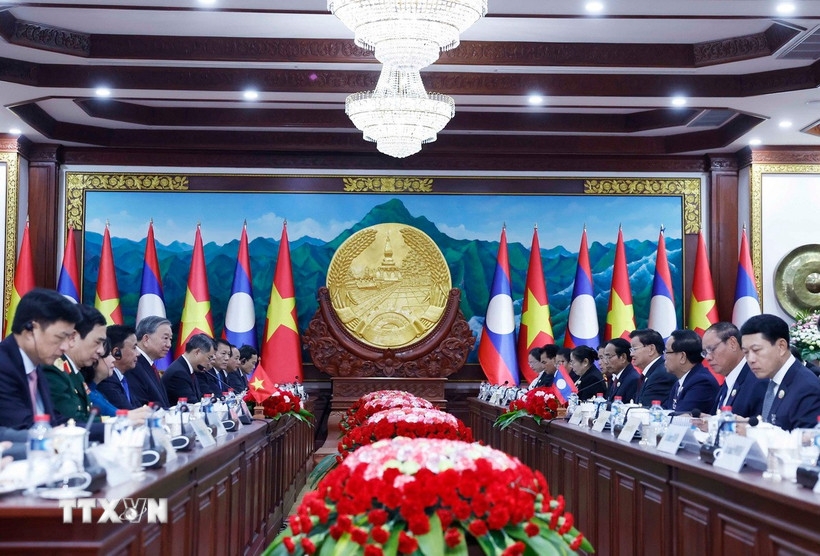 Tổng Bí thư Tô Lâm hội đàm với Tổng Bí thư, Chủ tịch nước Lào Thongloun Sisoulith. Ảnh: TTXVN.