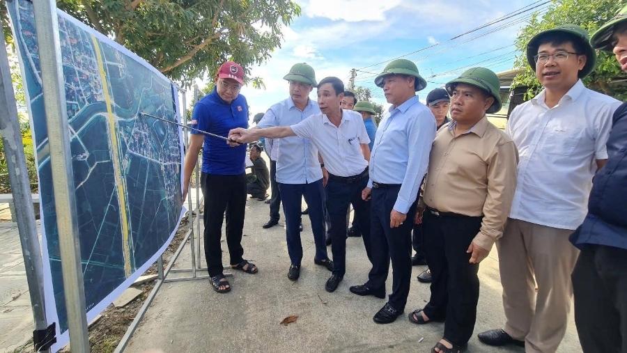 Lãnh đạo tỉnh Nghệ An kiểm tra tiến độ dự án đầu tư công trên địa bàn. Ảnh: Nguyễn Toàn