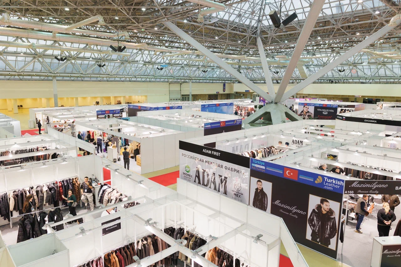 Tất cả các dấu hiệu chung dường như đều thể hiện sự mệt mỏi của người tiêu dùng trước sự thương mại hóa mạnh mẽ của ngành công nghiệp thời trang.