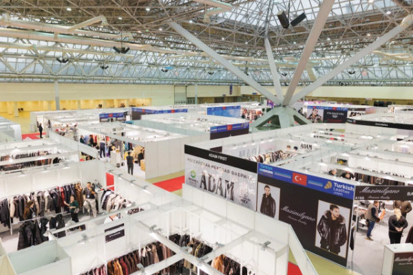 Tất cả các dấu hiệu chung dường như đều thể hiện sự mệt mỏi của người tiêu dùng trước sự thương mại hóa mạnh mẽ của ngành công nghiệp thời trang.