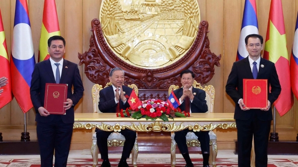 Tổng Bí thư Tô Lâm và Tổng Bí thư, Chủ tịch nước Lào chứng kiến Lễ trao các văn kiện hợp tác