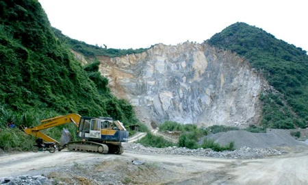Đề xuất cho phép khai thác khoáng sản nhóm 3–4 (chủ yếu là đất đá san lấp, cát sỏi phục vụ xây dựng) trong tình huống khẩn cấp mà không cần thực hiện các thủ tục cấp phép thông thường. Ảnh minh họa