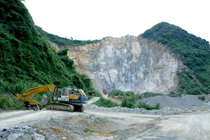 Đề xuất cho phép khai thác khoáng sản nhóm 3–4 (chủ yếu là đất đá san lấp, cát sỏi phục vụ xây dựng) trong tình huống khẩn cấp mà không cần thực hiện các thủ tục cấp phép thông thường. Ảnh minh họa