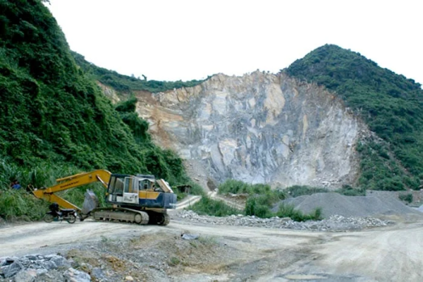 Đề xuất cho phép khai thác khoáng sản nhóm 3–4 (chủ yếu là đất đá san lấp, cát sỏi phục vụ xây dựng) trong tình huống khẩn cấp mà không cần thực hiện các thủ tục cấp phép thông thường. Ảnh minh họa