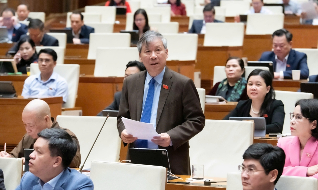 Đại biểu Nguyễn Anh Trí, đoàn ĐBQH TP.Hà Nội đề nghị miễn viện phí ngay cho những người đang điều trị bệnh hiểm nghèo. Ảnh: Quochoi.vn.
