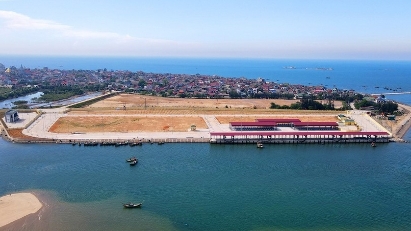 Ha Tinh's new fishing port put into operation