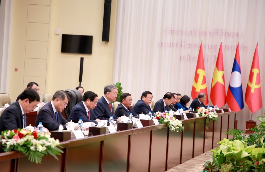 Tổng Bí thư Tô Lâm và các đại biểu Việt Nam tại cuộc gặp cấp cao giữa Đảng Cộng sản Việt Nam và Đảng Nhân dân Cách mạng Lào. Ảnh: TTXVN