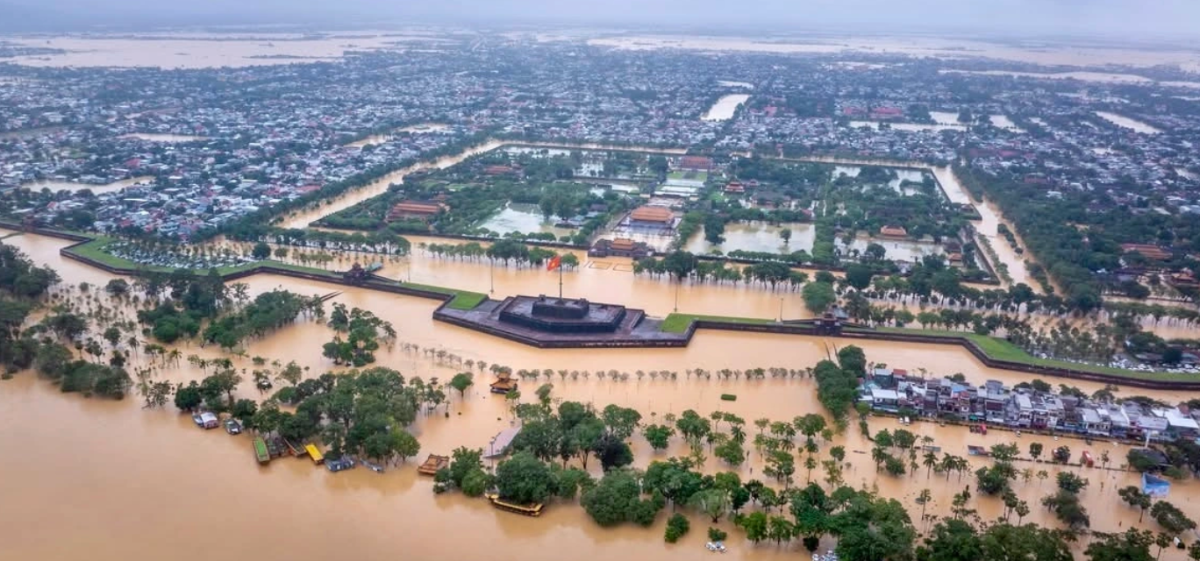 Hình ảnh trung tâm thành phố Huế trong biển nước trong đợt mưa lũ lịch sử cuối tháng 10 vừa qua. Ảnh: Nguyên Phong