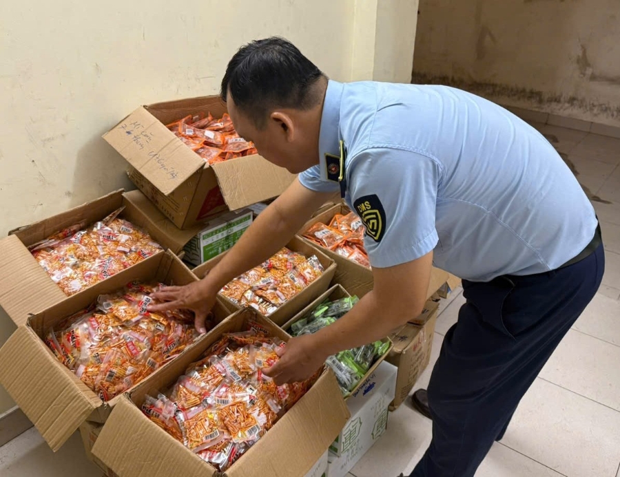 Bánh kẹo, thực phẩm, sản phẩm làm đẹp là những mặt hàng có nhu cầu cao vào dịp cuối năm.