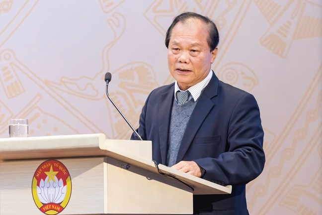 GS.TS. Phan Trung Lý, Ủy viên Ủy ban trung ương Mặt trận Tổ quốc Việt Nam, nguyên Chủ nhiệm Ủy ban Pháp luật của Quốc hội phát biểu tại&nbsp;Hội nghị lấy ý kiến góp ý vào dự thảo văn kiện trình Đại hội XIV của Đảng.&nbsp;Ảnh: Mặt trận.