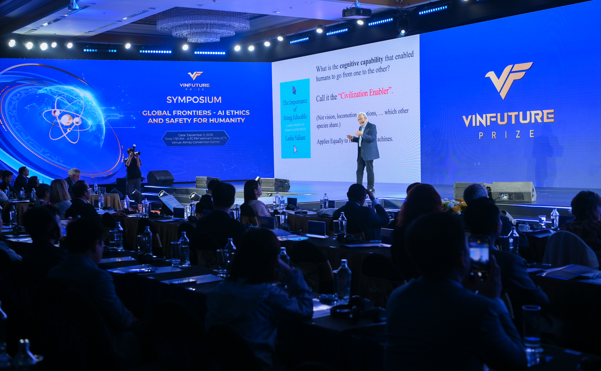 Các giáo sư nổi tiếng thế giới đã chia sẻ tại Tọa đàm “AI vì nhân loại: Đạo đức và an toàn AI trong kỷ nguyên mới”