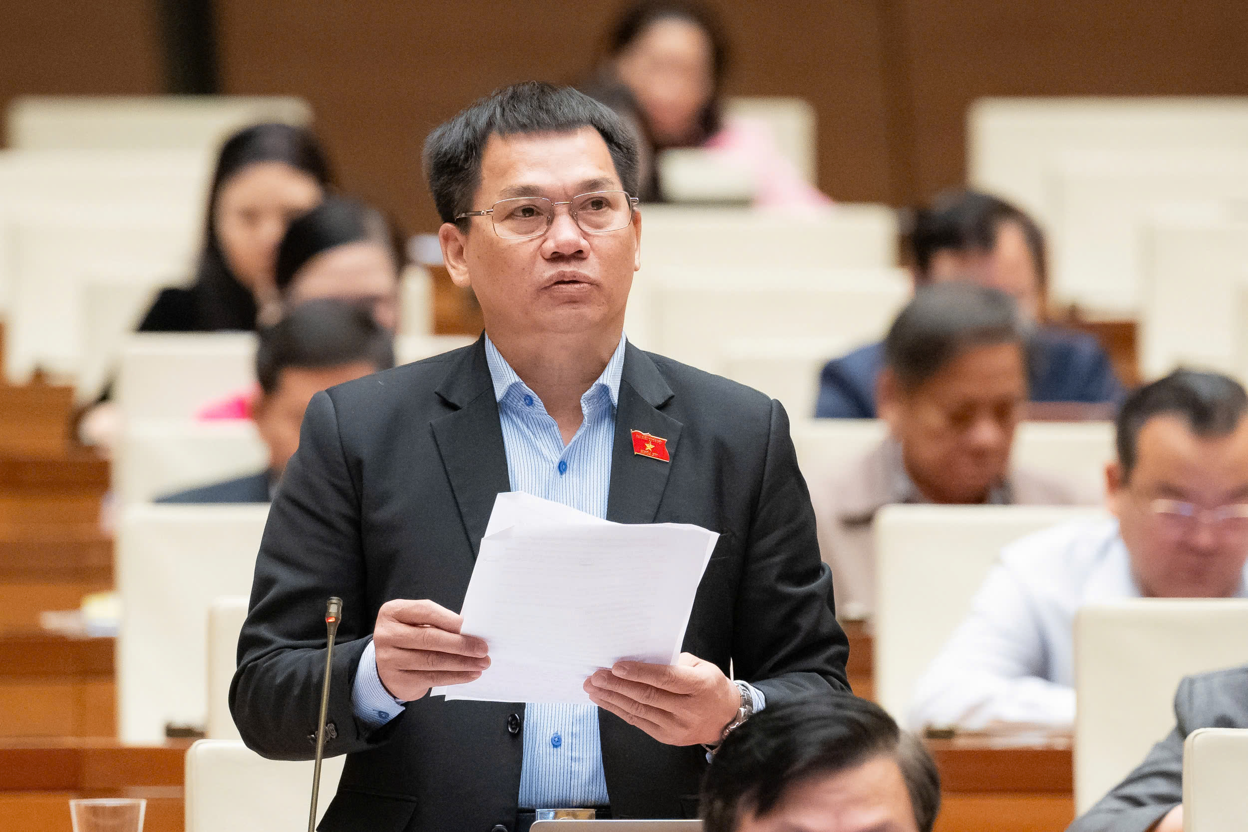 Đại biểu Dương Khắc Mai, Đoàn đại biểu Quốc hội tỉnh Lâm Đồng phát biểu. Ảnh: Quốc hội.