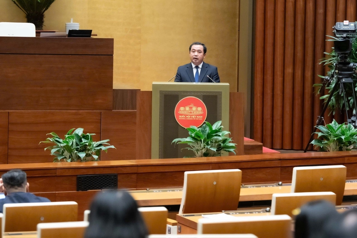 Bộ trưởng Bộ Nông nghiệp và Môi trường Trần Đức Thắng giải trình làm rõ ý kiến đại biểu. Ảnh: QH