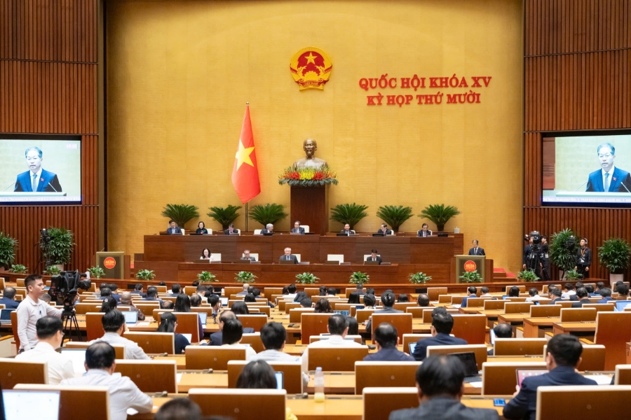 Quốc hội nghe Báo cáo về việc thực hiện một số nghị quyết của Quốc hội nhiệm kỳ khóa XIV và khóa XV về giám sát chuyên đề, chất vấn. Ảnh: Quốc hội.