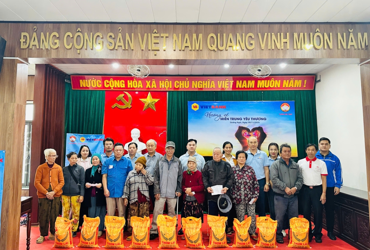 Chương trình thiện nguyện “Hướng về miền Trung yêu thương” do Vietbank phát động, hỗ trợ đồng bào miền Trung và Tây Nguyên tái thiết cuộc sống hậu thiên tai.