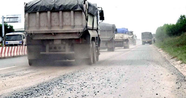 Đồng bộ hạ tầng kỹ thuật với hệ thống camera an ninh, camera giám sát giao thông tích hợp AI để phát hiện xử lý nghiêm các hành vi vi phạm về việc không che chắn kỹ, làm rơi vãi vật liệu, phế thải, đất thải gây phát tán bụi ra đường. Ảnh minh họa