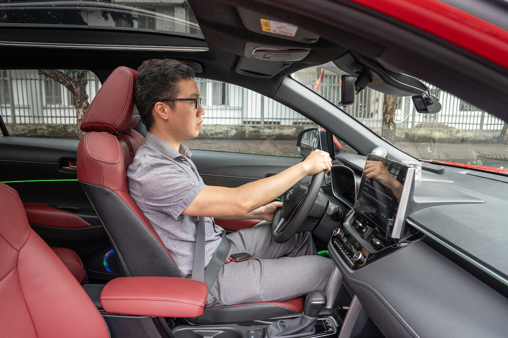 <i>Độ tuổi khách hàng lựa chọn Corolla Cross HEV ngày càng mở rộng.</i>