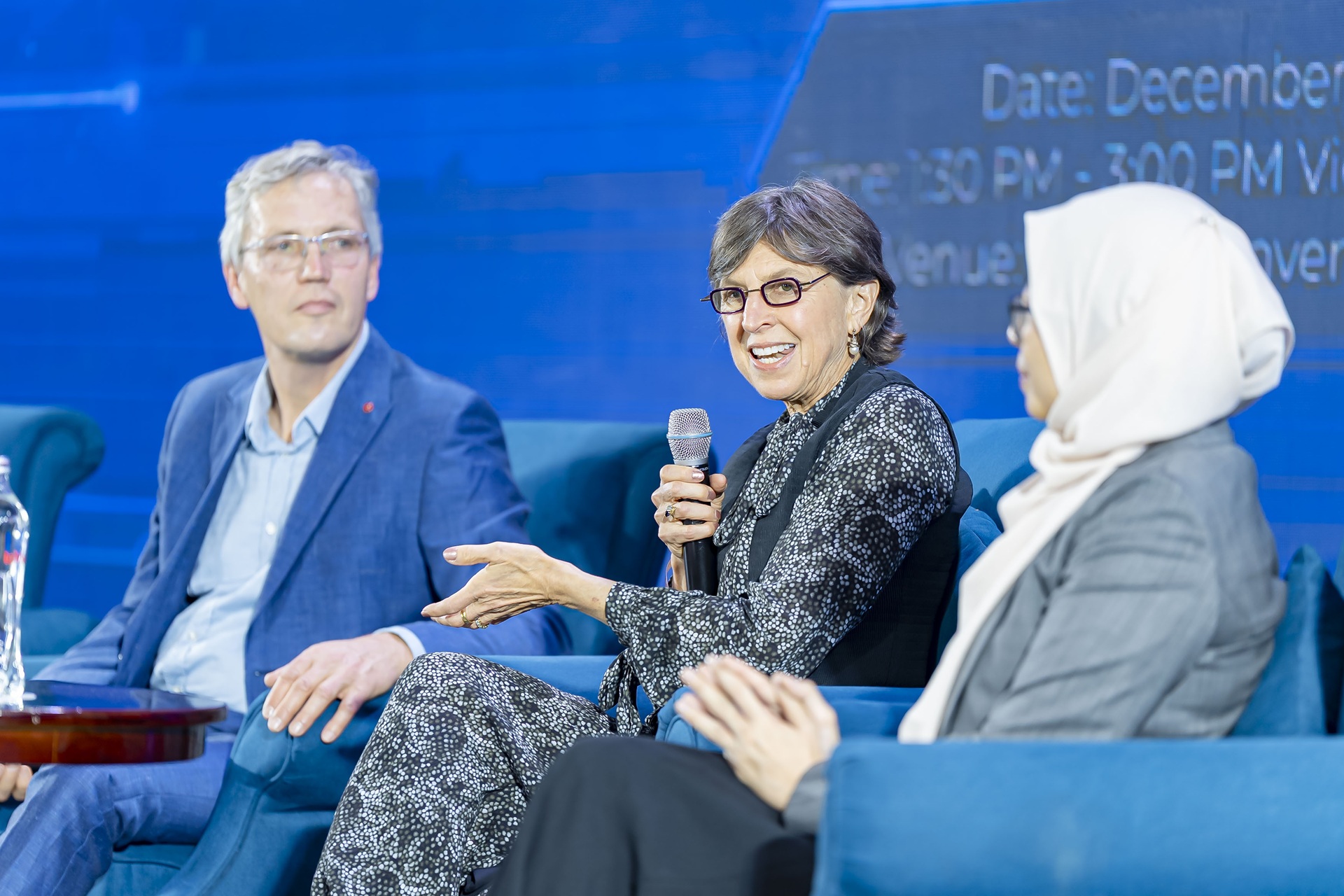 Các nhà khoa học tại Tọa đàm đã giới thiệu các giải pháp đổi mới trong nông nghiệp và chăn nuôi bền vững