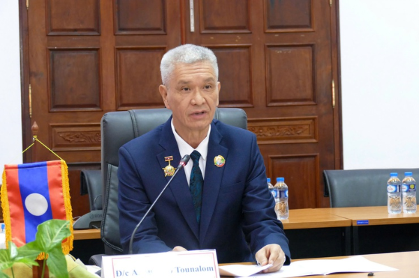 Ông Anouphap Tounalom, Bí thư Trung ương Đảng, Bí thư Thành ủy, Chủ tịch Hội đồng nhân dân Thủ đô Vientiane (Lào), nhất trí sẽ đẩy mạnh kết nối thương mại và đầu tư với Hà Nội&nbsp;trong thời gian tới.