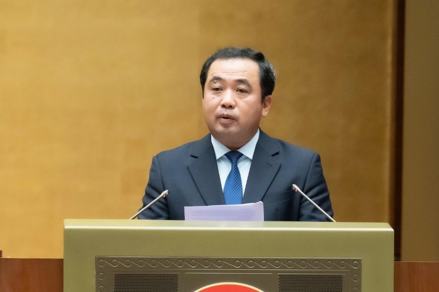 Bộ trưởng Bộ Nông nghiệp và Môi trường Trần Đức Thắng trình bày tờ trình trước Quốc hội.