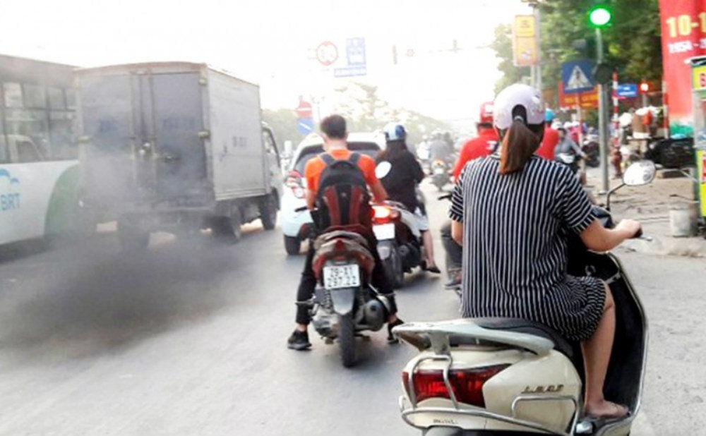 UBND Thành phố yêu cầu Công an Thành phố chỉ đạo lực lượng cảnh sát giao thông tăng cường kiểm tra, xử lý phương tiện quá niên hạn sử dụng, xả khói đen khi tham gia giao thông gây ô nhiễm môi trường.