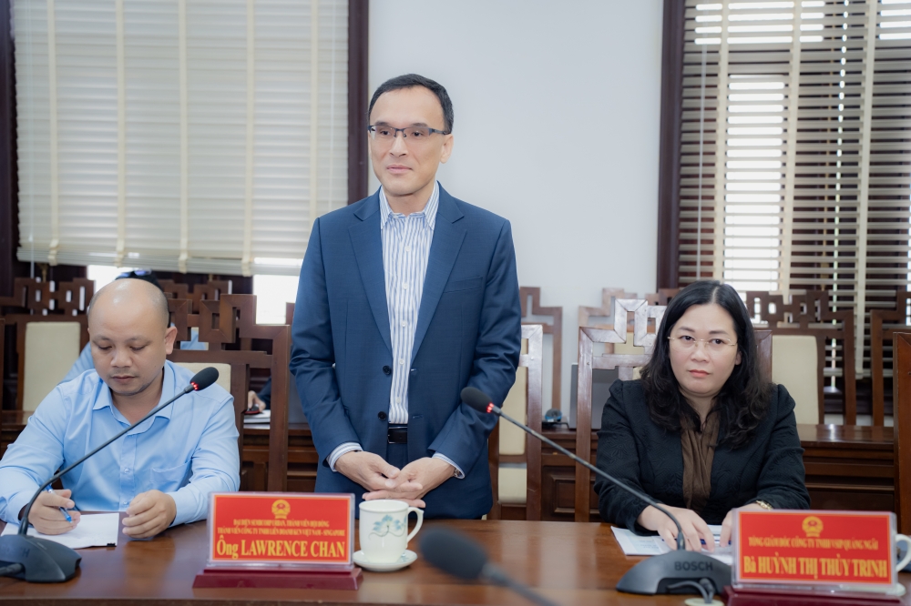 Đại diện Công ty Liên doanh TNHH Khu Công nghiệp Việt Nam – Singapore (VSIP) phát biểu tại buổi làm việc
