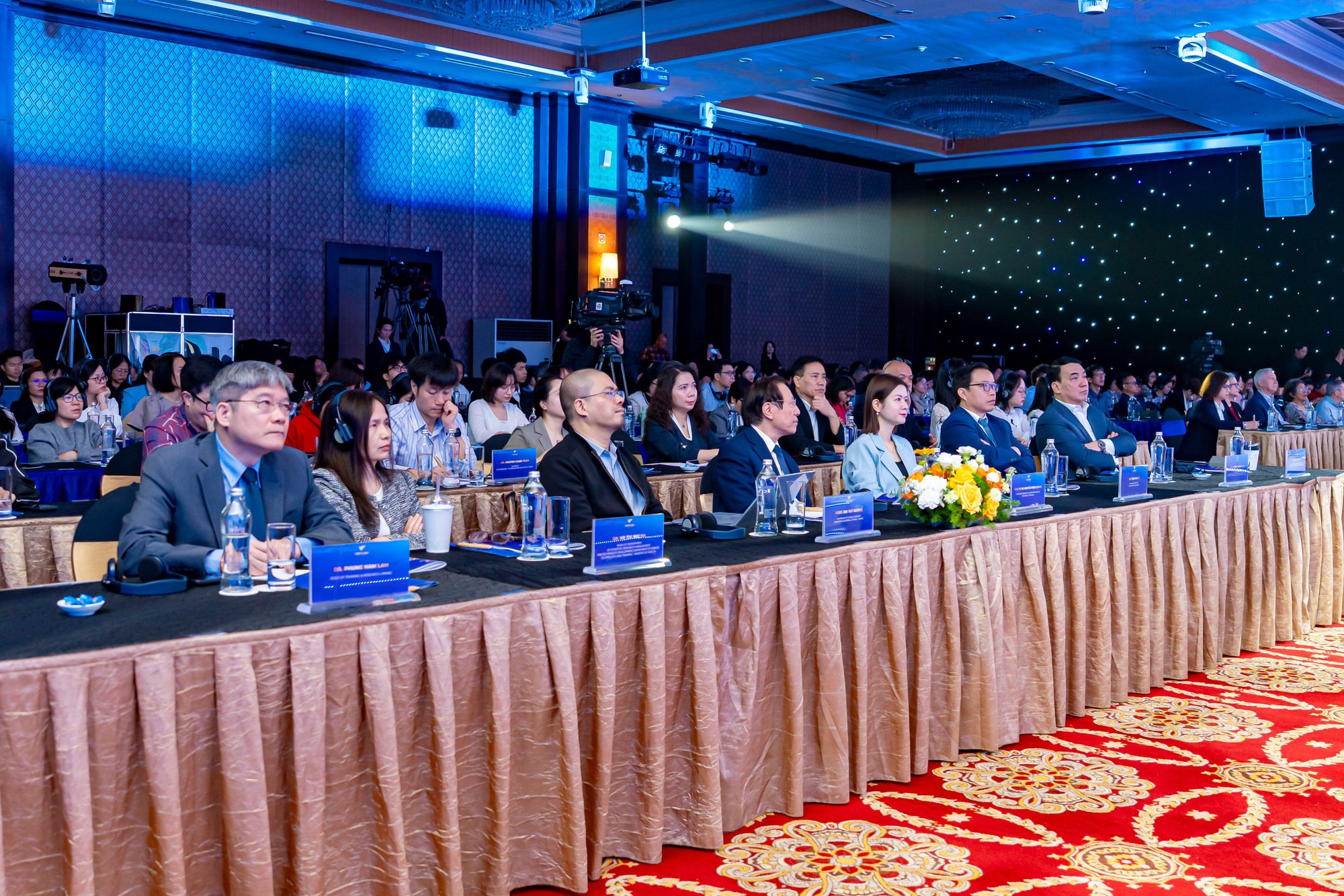 Tọa đàm chuyên đề “Các tiến bộ trong phát hiện, chẩn đoán và điều trị bệnh” thuộc Tuần lễ VinFuture 2025 