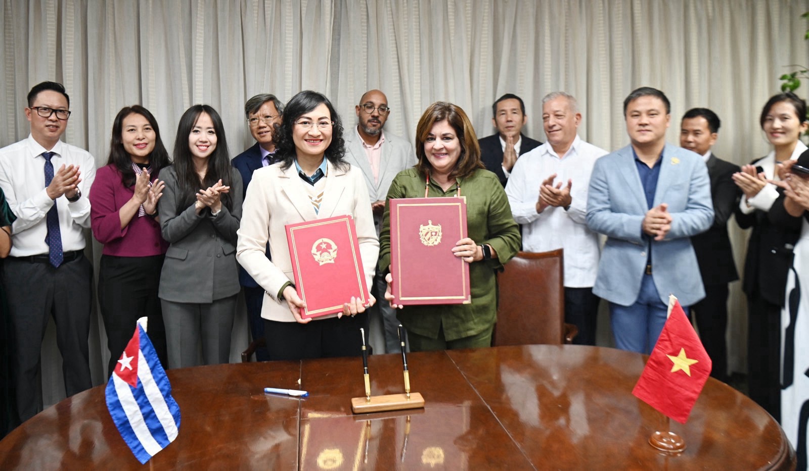 Việt Nam và Cuba phấn đấu đưa kim ngạch thương mại song phương đạt 500 triệu USD trong thời gian tới.
