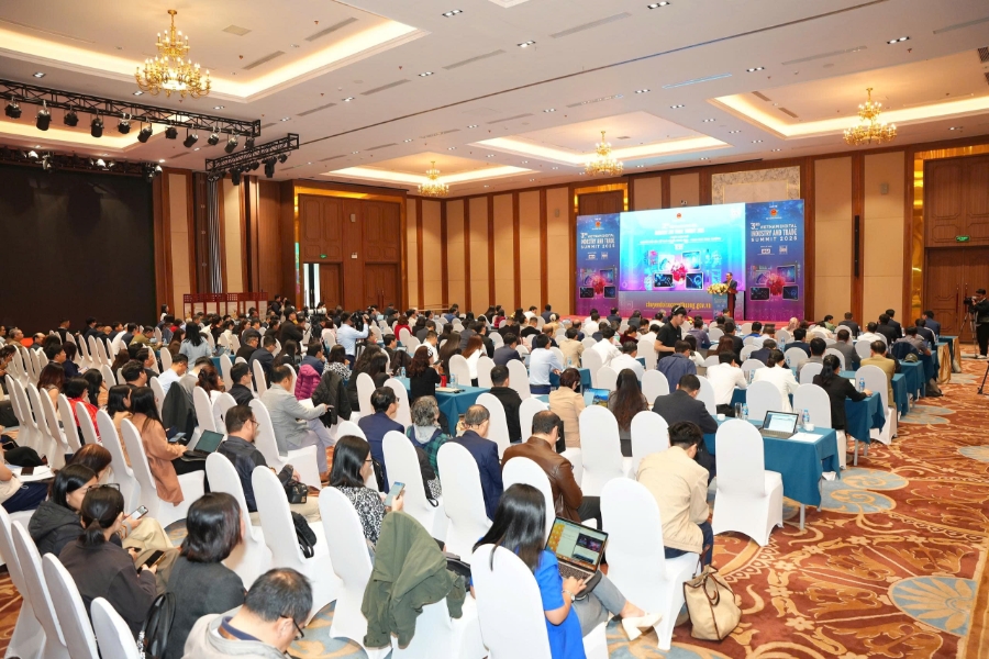 Toàn cảnh diễn đàn.