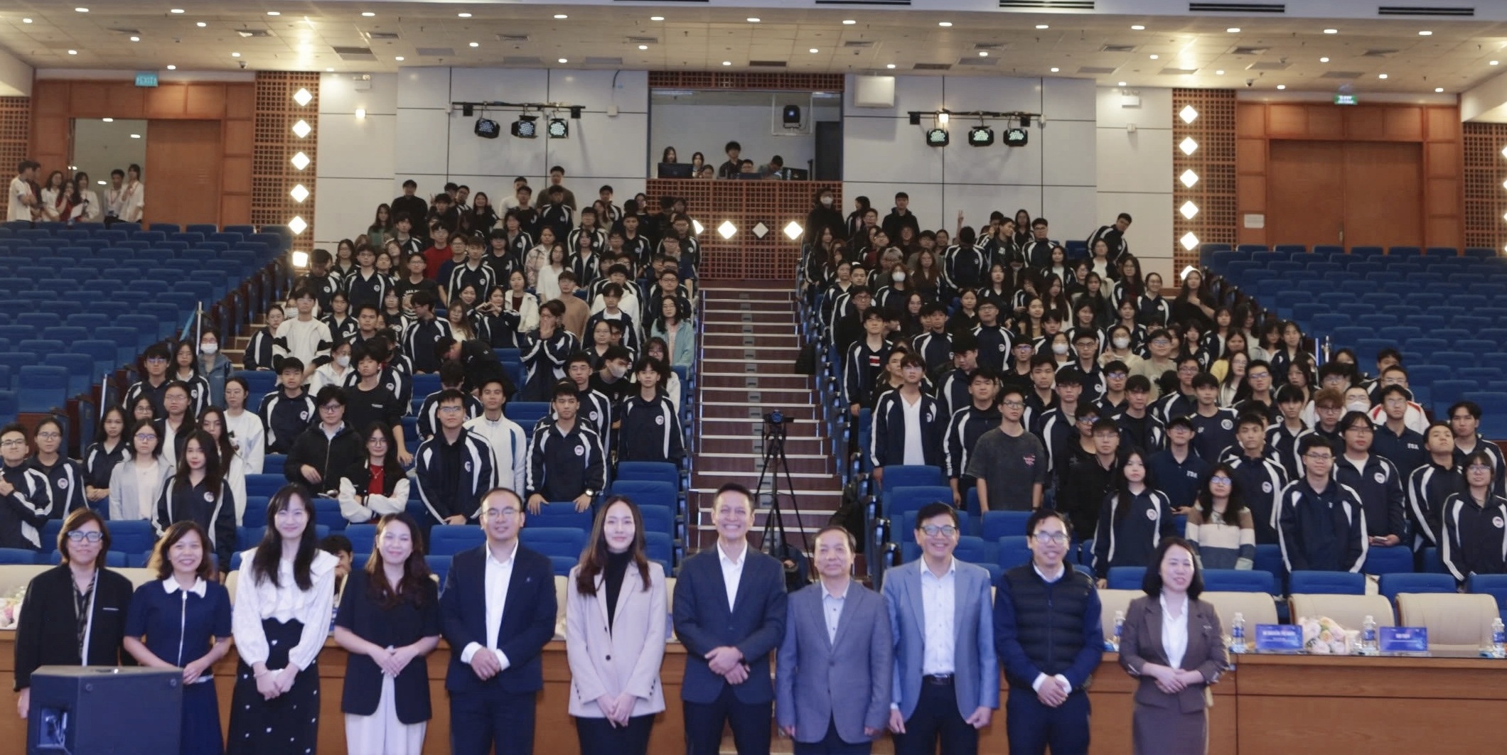 ABAII Unitour #37 thu hút hơn 600 giảng viên, sinh viên Trường Công nghệ, Đại học Kinh tế Quốc dân