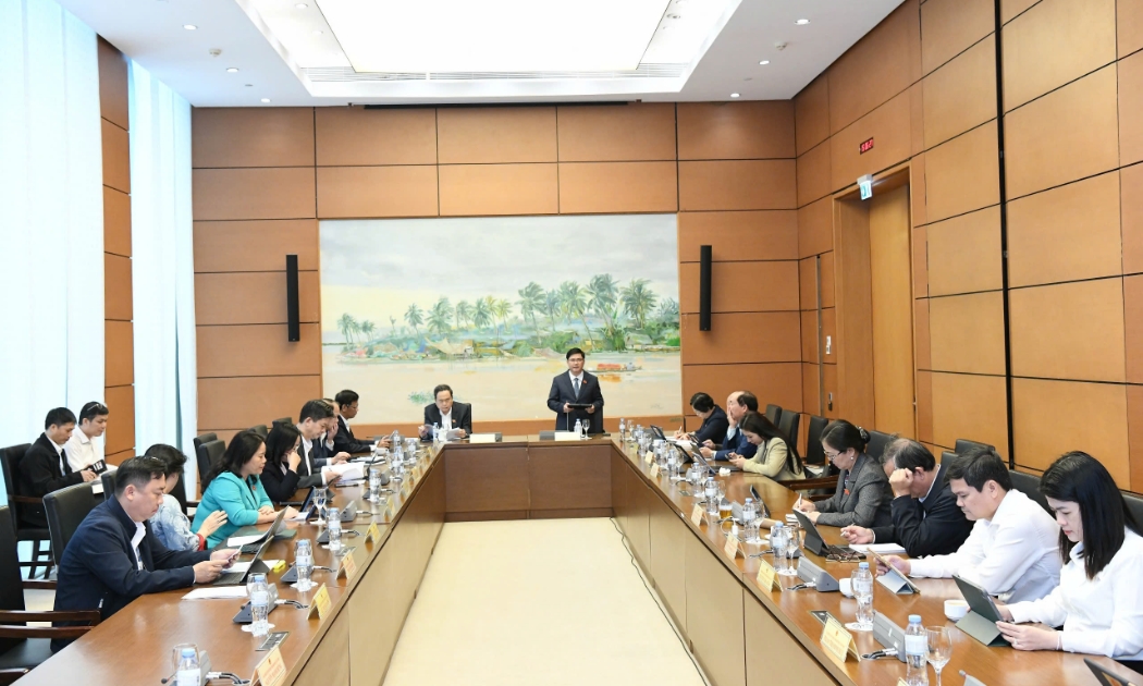 Quang cảnh phiên thảo luận tại tổ.