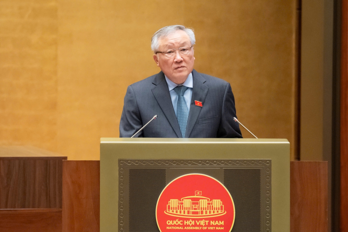 Phó Thủ tướng Thường trực Chính phủ Nguyễn Hoà Bình báo cáo trước Quốc hội. Ảnh: Quốc hội.