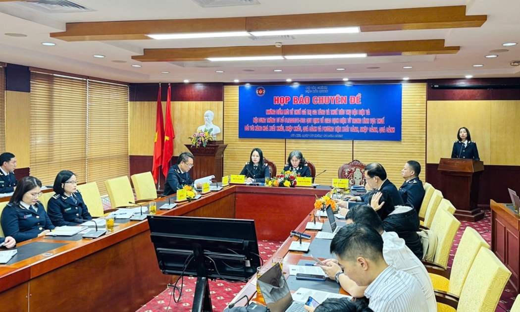 Khung cảnh buổi họp báo